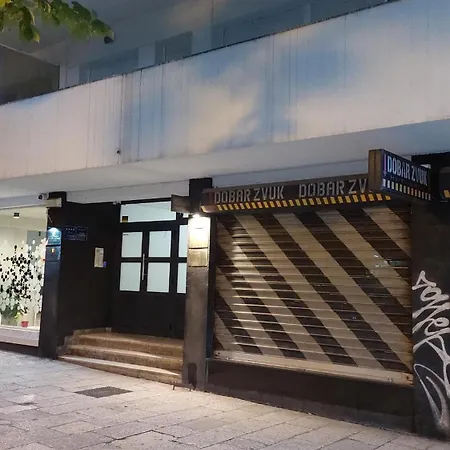 With Private Toilet And Balcony In Center In Shared Apartment Split