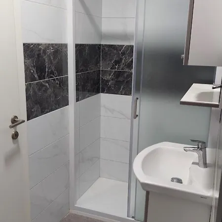 Apartment With Private Toilet And Balcony In Center In Shared Split